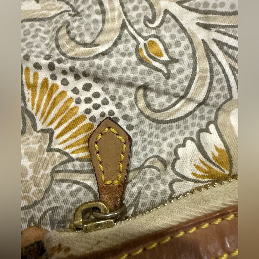 Disney Dooney & Bourke Epcot International Flower & Garden Festival wristlet - Picture 10 of 13